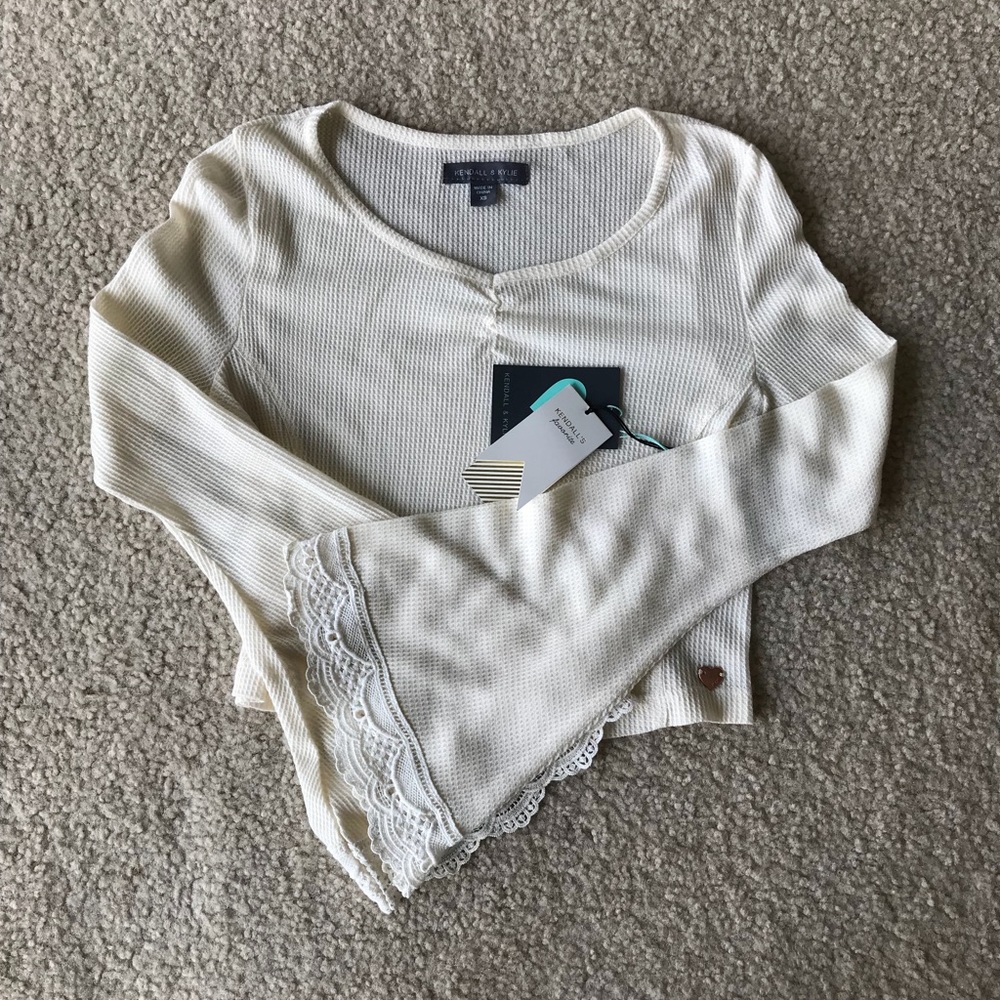 🆕 NWT Kendall & Kylie cream crop top